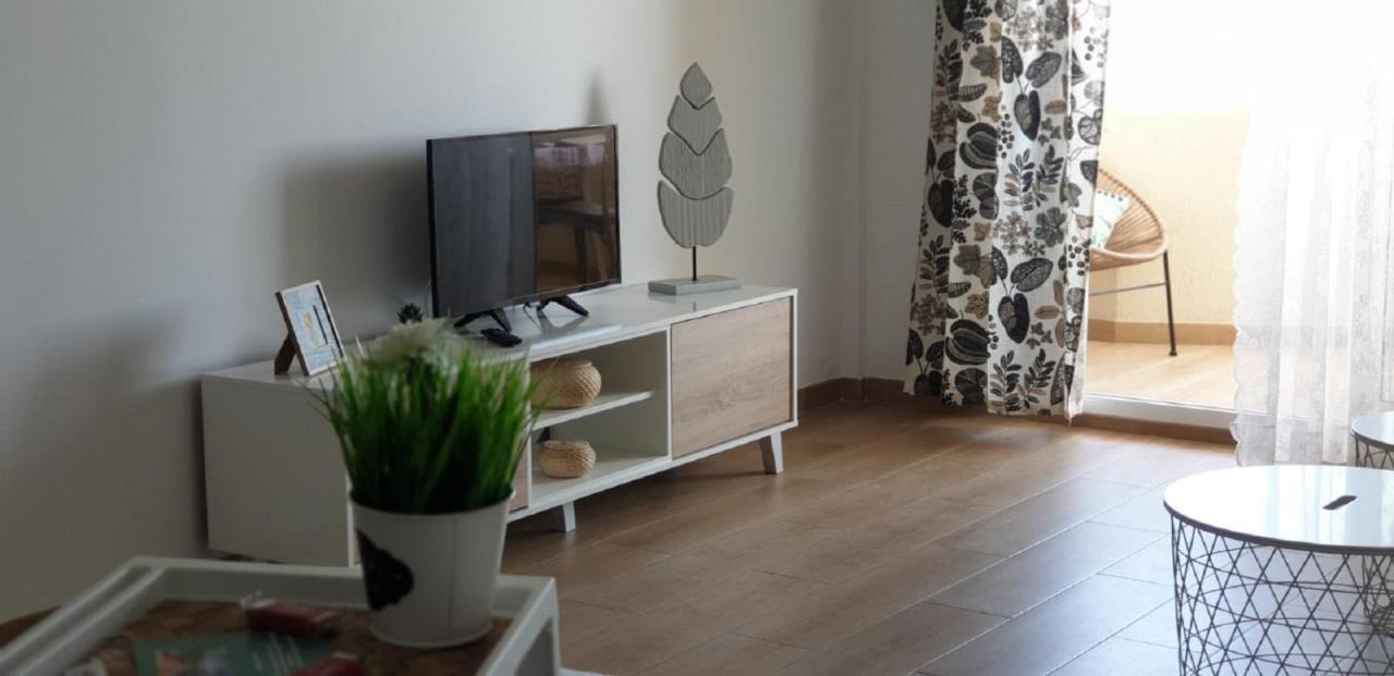 Benalbeach Holidays Apartament *