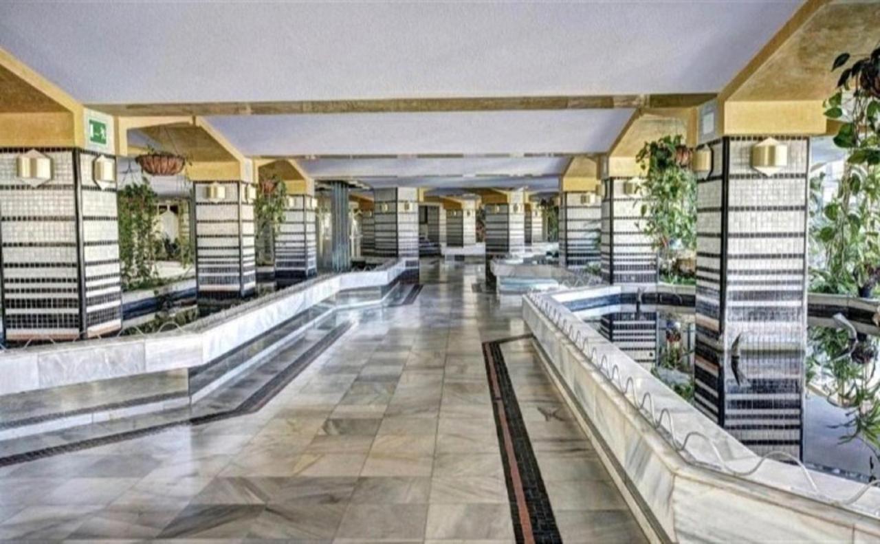 Benalbeach Holidays Apartament *